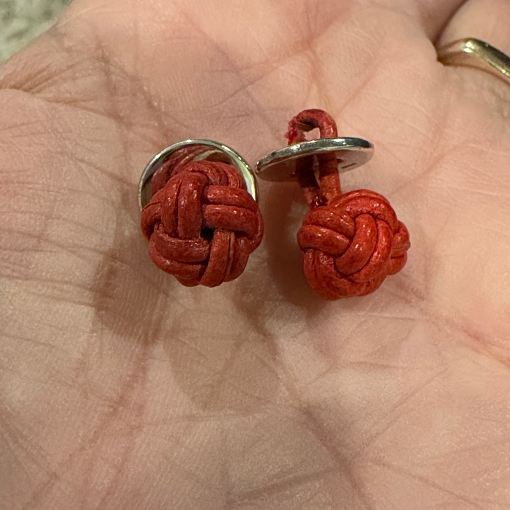 Bottega Veneta Red Leather Knot Cufflinks - Picture 4 of 11